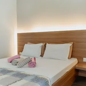 κάντε κράτηση εδώ