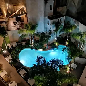 κάντε κράτηση εδώ